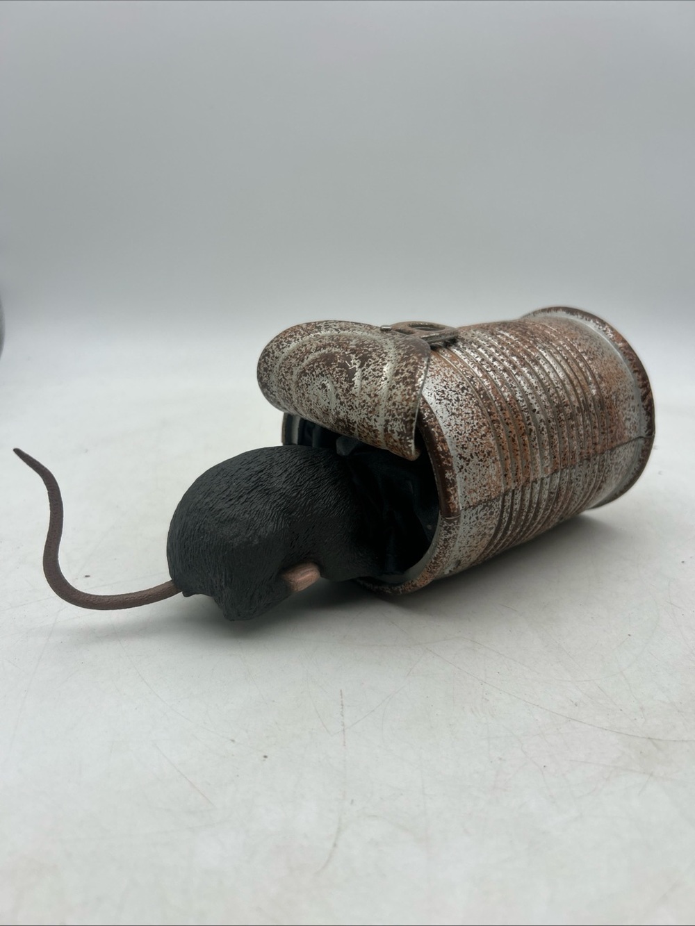 2005 Gemmy Hungry Rat in Rusty Can Sound Activated Animated Halloween 9” Works